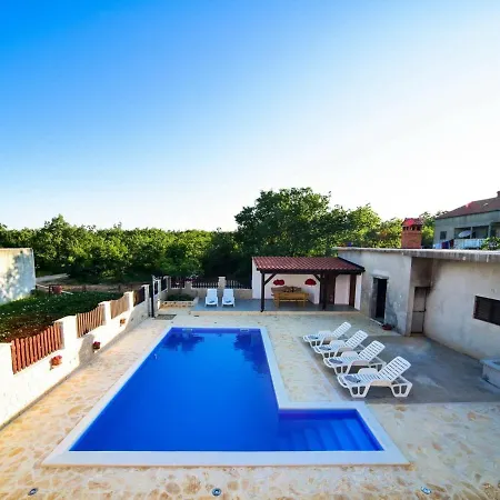 Spacious First Floor With Private Swimming Pool, Great Covered Terrace Apartment *