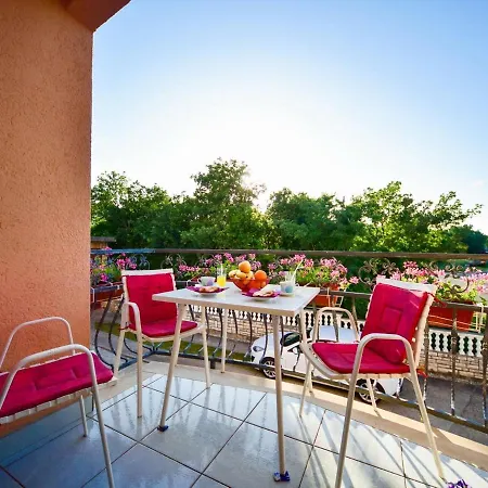 Spacious First Floor With Private Swimming Pool, Great Covered Terrace Apartment Posedarje