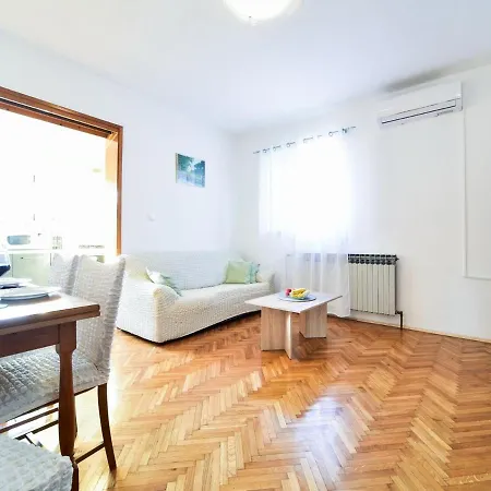 Spacious First Floor With Private Swimming Pool, Great Covered Terrace Apartment *
