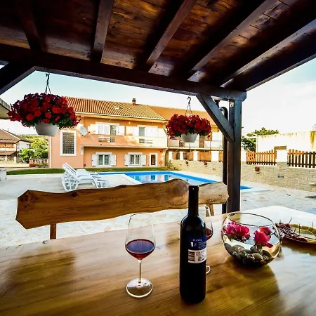 Apartment Spacious First Floor With Private Swimming Pool, Great Covered Terrace