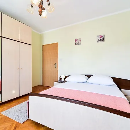 Spacious First Floor With Private Swimming Pool, Great Covered Terrace * Posedarje