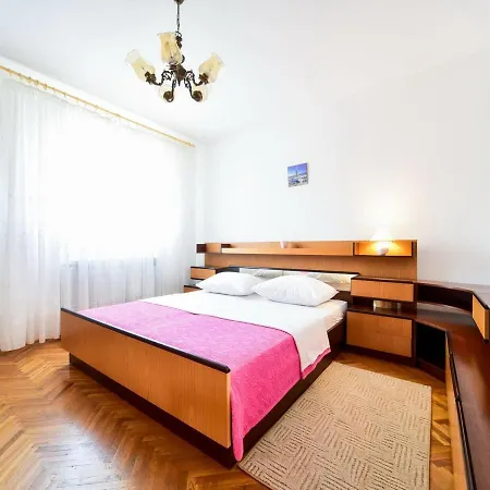Spacious First Floor With Private Swimming Pool, Great Covered Terrace Apartment Posedarje